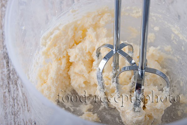 Масло с сахарным песком взбитое для вишневого пирога