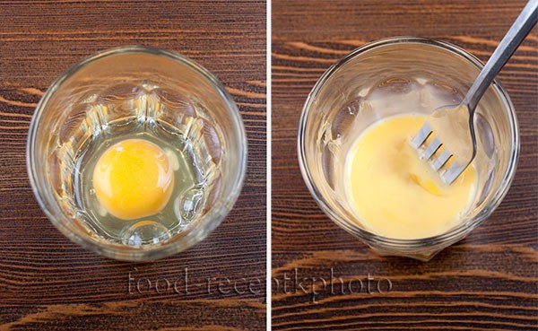 На фото ,которое состоит из двух,сырое яйцо в стакане , и во втором стакане сырое яйцо размешанное.