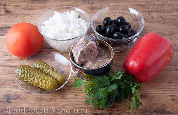 Ингредиенты для салата с рисом и тунцом