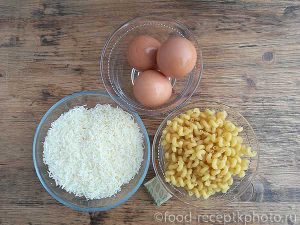 Ингредиенты для супа из яиц и пармезана с макаронами
